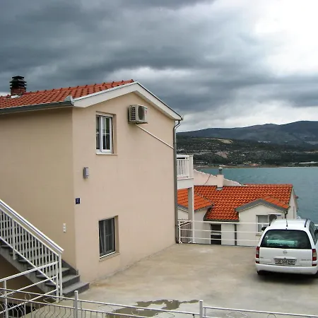 2 Trogir